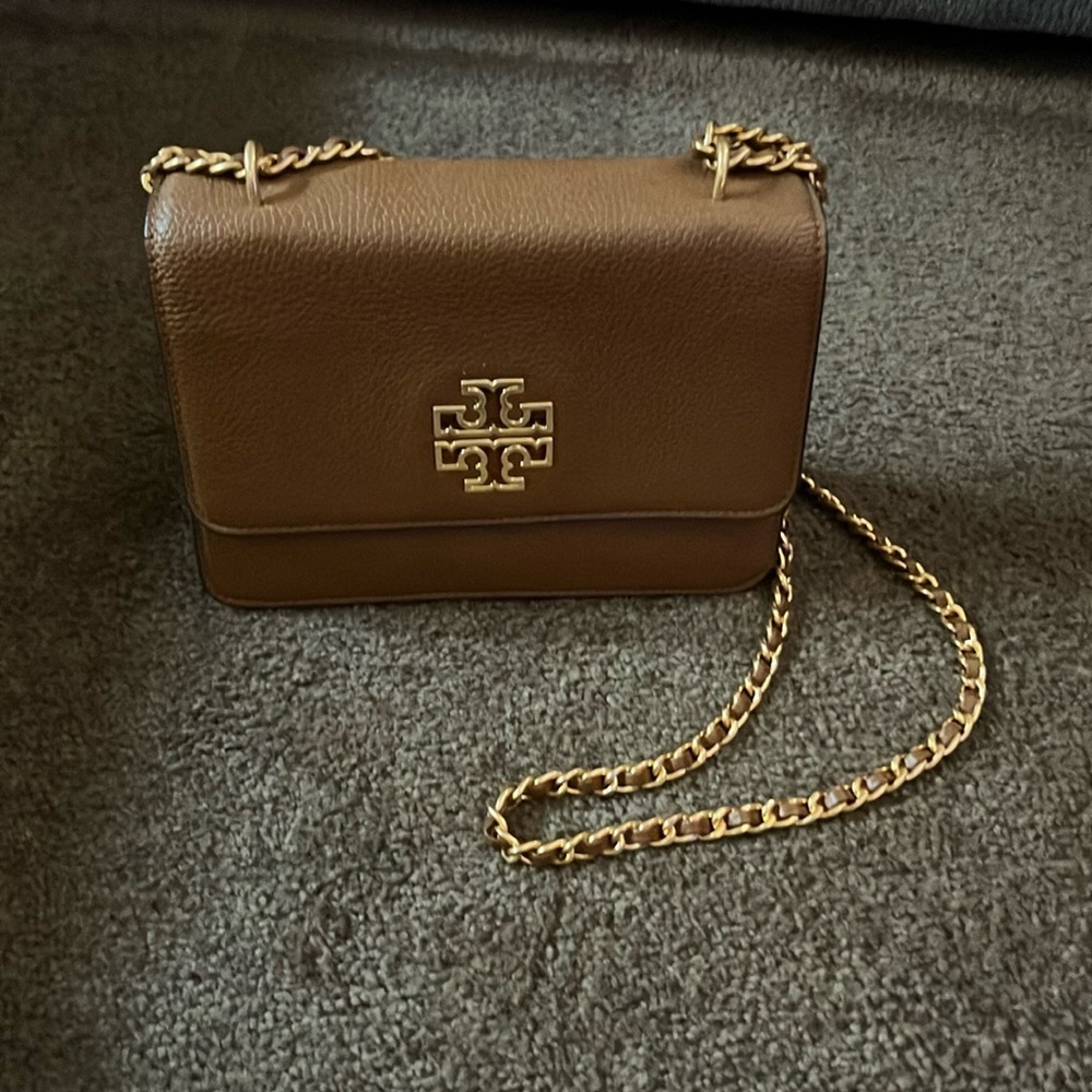 Selling brown Tory Burch purse. Offers welcome :)